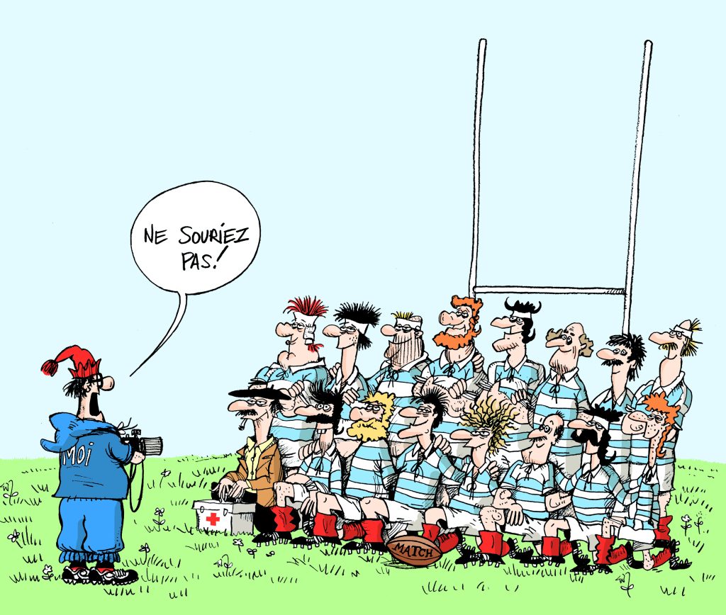 Dessin de Michel Iturria. Une équipe de rugby est réunie devant les poteaux du terrain pour être pris en photo par un homme en jogging bleu sur lequel est écrit "Moi"